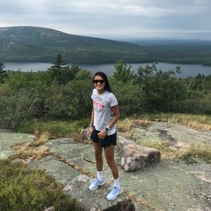 Meet your Posher, Elizabeth